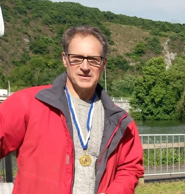 Met diepe droefheid vernamen wij het plotse overlijden van Vincent Carbonnelle, voorzitter van de Royal Club Nautique de Tournai, aangesloten bij onze Federatie.